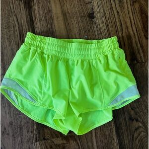 Lululemon Womens 2.5 Hotty Hot shorts